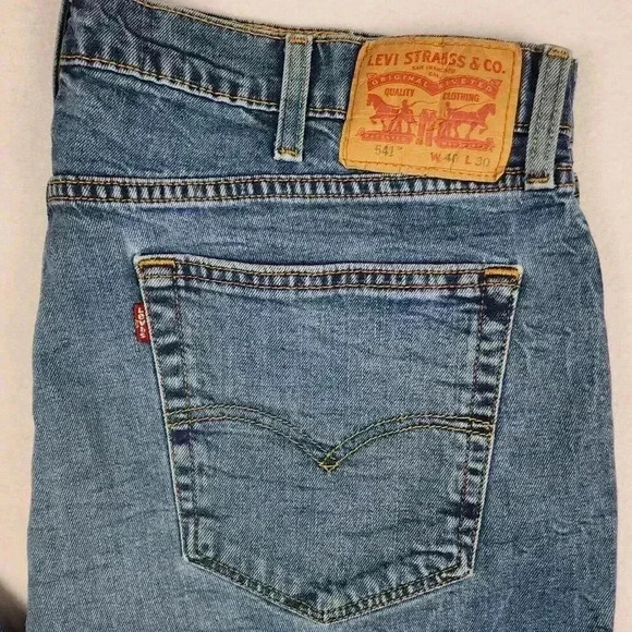 Levi's 541 Mens Jeans Athletic Taper Fit Blue Denim Size 40x30 Medium Wash‎ Fade - Picture 2 of 14